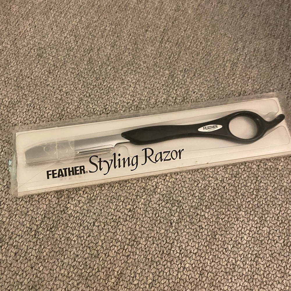 Feather styling razor. Brand new. Never used.